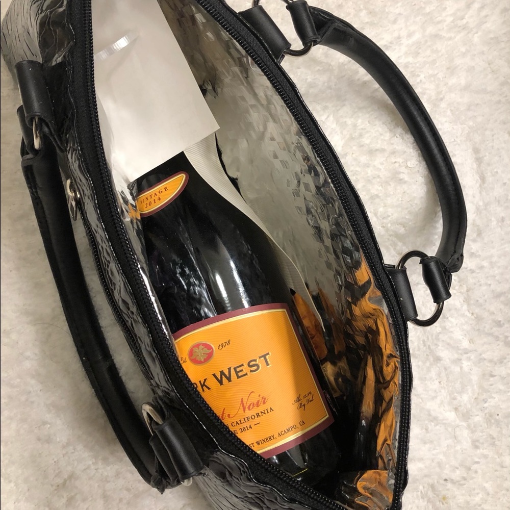 Insulated wine tote